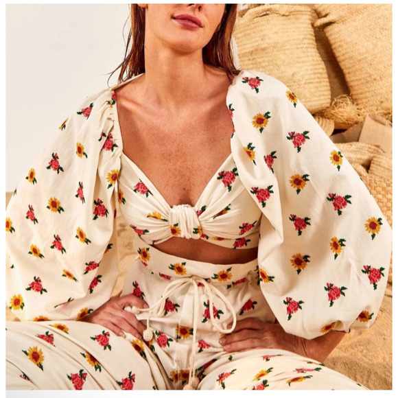 FARM Rio Tops - NEW Farm Rio Embroidered Cross Stitch Crop Top Off White Puff Sleeve Size Small